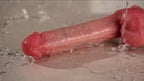 דילדו ענק ומאסיבי איכותי עם כוס יניקה